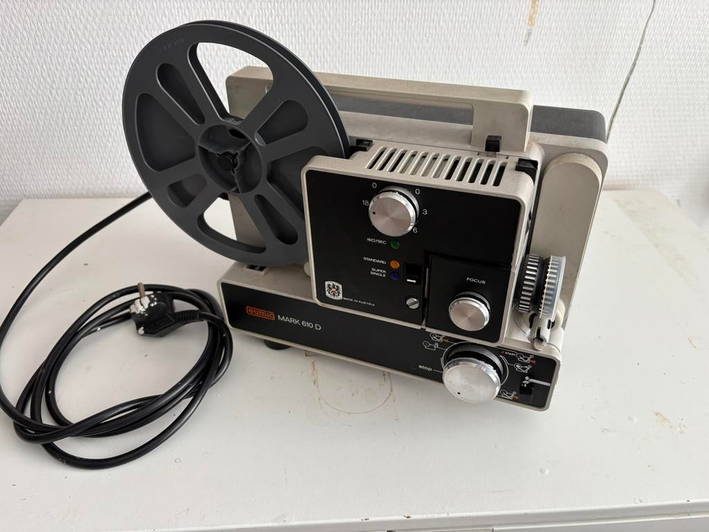 Film projector met spoelen en lege dozen, Ophalen of Verzenden, 8mm film