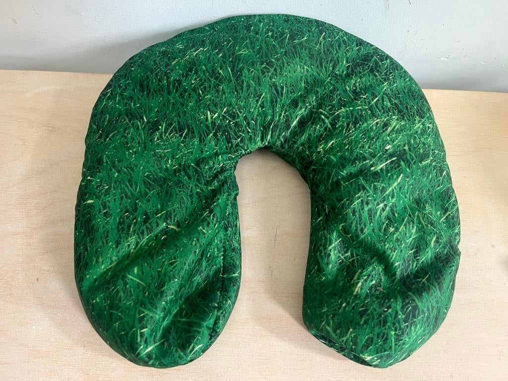 Leuk Kikkerland nekkussentje met grassprietenprint, Ophalen of Verzenden, Zo goed als nieuw