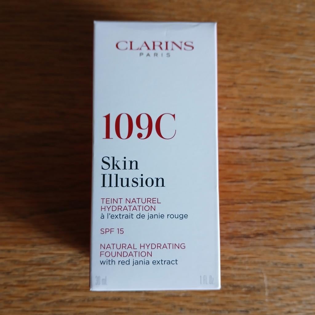 Clarins Skin Illusion Foundation 109C - Nieuw in doos, Overige kleuren, Gehele gezicht, Nieuw, Ophalen of Verzenden