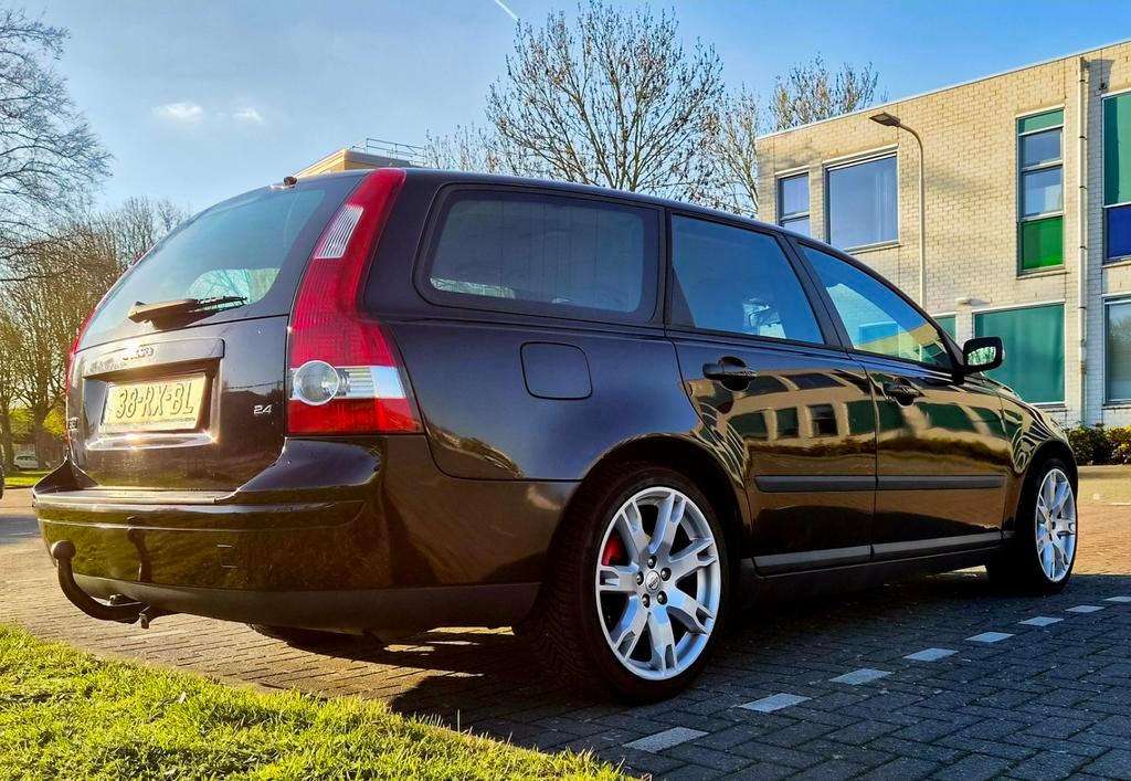 Volvo V50 2.4 140PK Geartronic 2005 Zwart 169600 km, Auto's, Volvo, 700 kg, Zwart, 2435 cc, Particulier