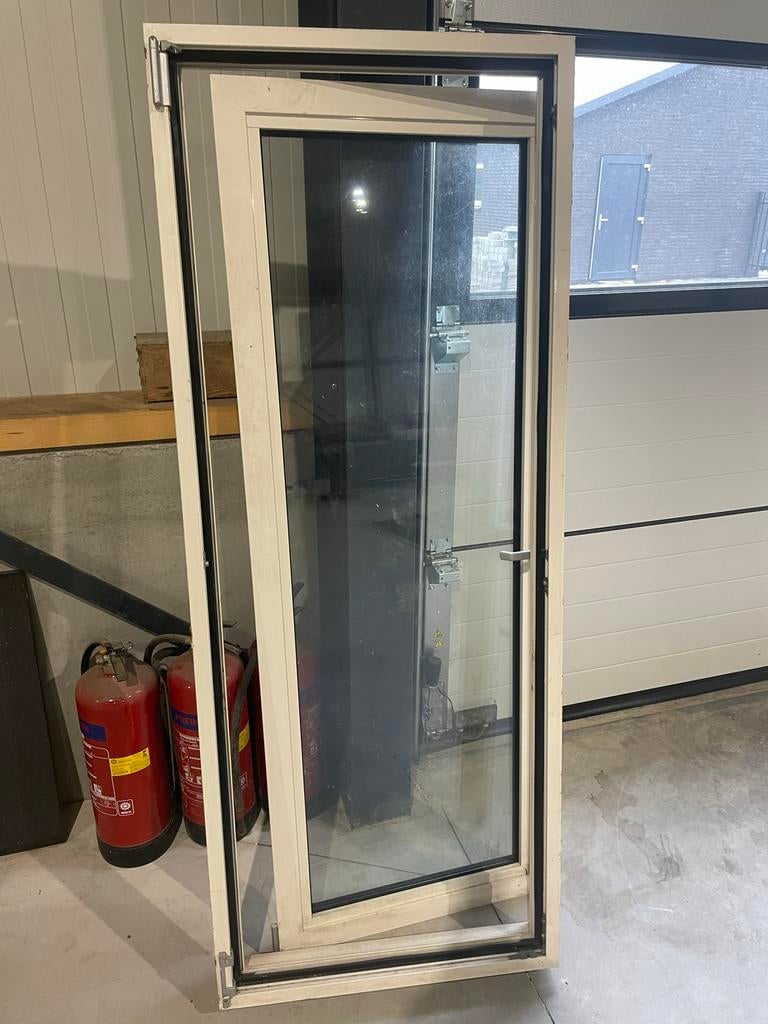 Kozijn met raam, aluminium, Doe-het-zelf en Verbouw, Kozijnen en Schuifpuien, Kunststof, Gebruikt, Minder dan 75 cm, Raamkozijn