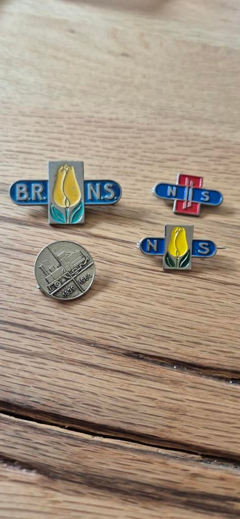 4x NS broches, Ophalen of Verzenden, Transport