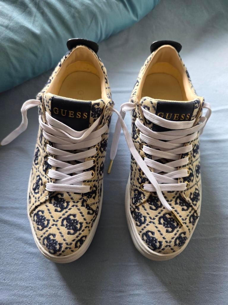 Leuke originele Guess gympen maat 38, Guess, Beige, Nieuw, Ophalen of Verzenden