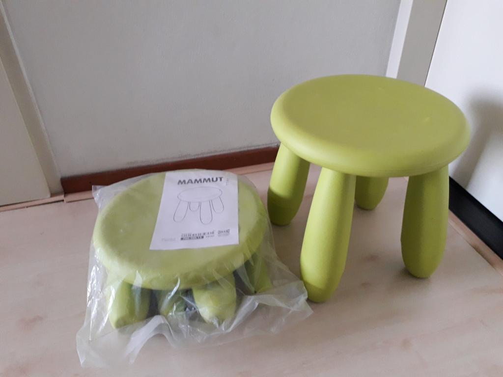 Twee groene IKEA MAMMUT krukjes, Ophalen of Verzenden, Zo goed als nieuw, Kunststof