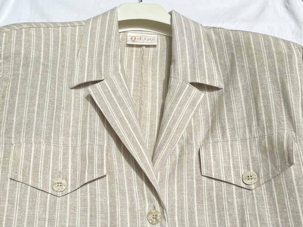 beige-wit gestreept halflinnen blousejasje van Q-Line, Maat 42/44 (L), Ophalen of Verzenden, Zo goed als nieuw, Jasje