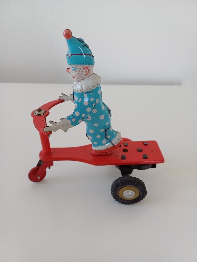 Roli Zoli opwindclown op rode scooter, Ophalen of Verzenden