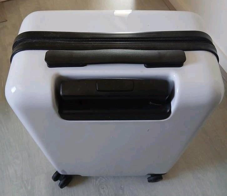 Witte koffer met wieltjes  nieuw. Reiskoffer, Sieraden, Tassen en Uiterlijk, Koffers, Ophalen of Verzenden, Nieuw, Hard kunststof