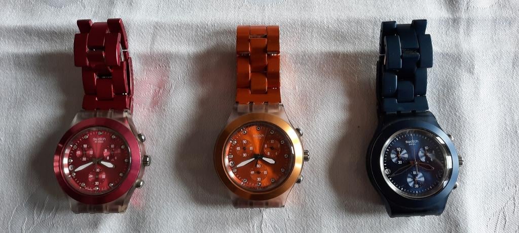 Swatch Full Blooded Irony Diaphane rood, oranje & blauw, Verzamelen, Speldjes, Pins en Buttons, Ophalen of Verzenden, Gebruikt