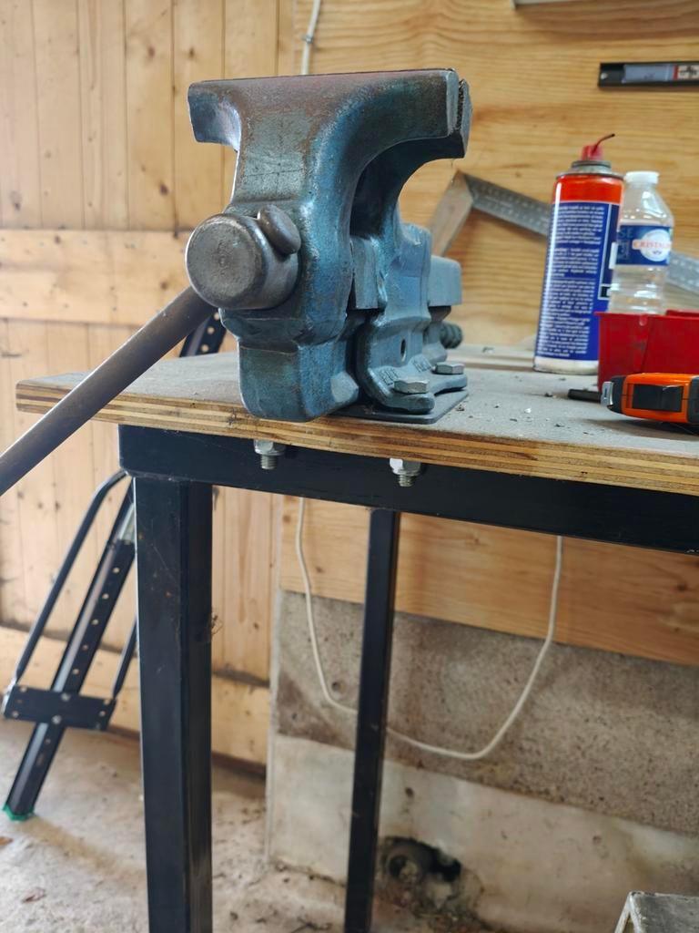 Werkbank met heuer 115mm bankschroef, Ophalen, Gebruikt, Bankschroef