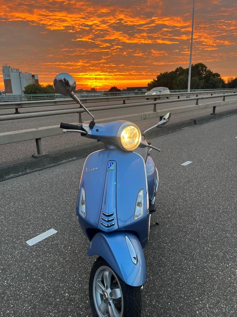 vespa primavera 50 4t 4v brom, Ophalen, Overige modellen, Maximaal 45 km/u, Zo goed als nieuw