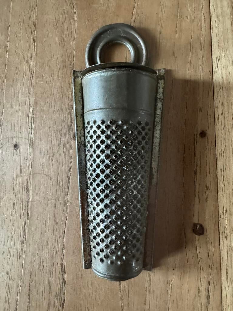 Vintage nootmuskaatrasp -oude metalen rasp, Huis en Inrichting, Ophalen of Verzenden, Gebruikt