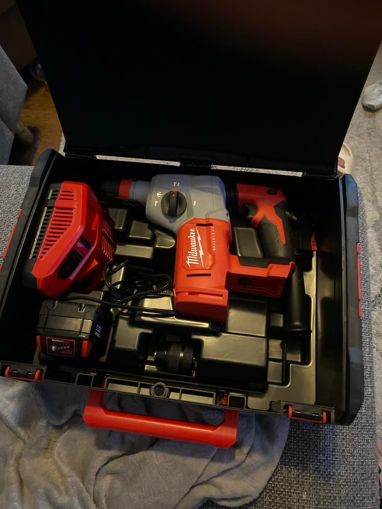 Milwaukee boorhamer met accu en oplader, Ophalen of Verzenden, Gebruikt, Boor- en/of Breekhamer, Klopboormechanisme