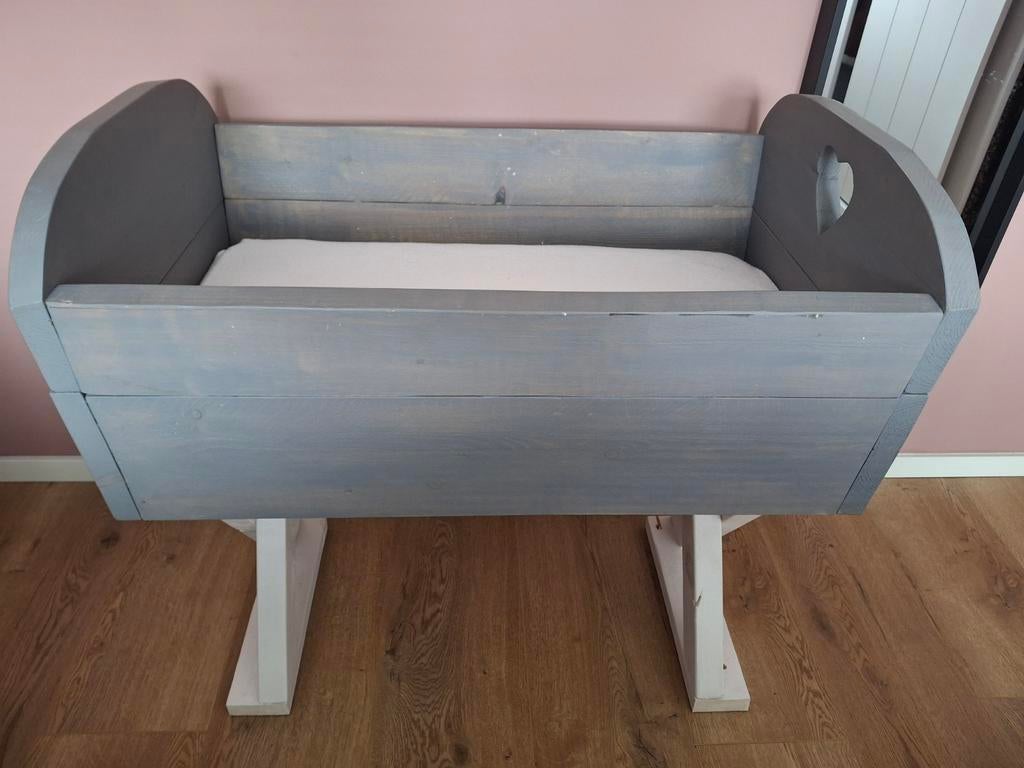 Steigerhouten wieg, Ophalen, Wieg