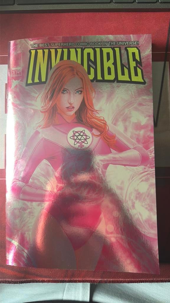 Invincible #1 mike mayhew exclusive foil, Eén comic, Ophalen of Verzenden, Zo goed als nieuw, Amerika