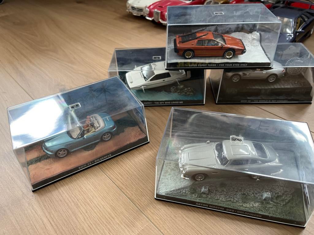 James Bond modelauto's met diorama 007 collection, Hobby en Vrije tijd, Modelauto's | 1:43, Ophalen of Verzenden, Zo goed als nieuw