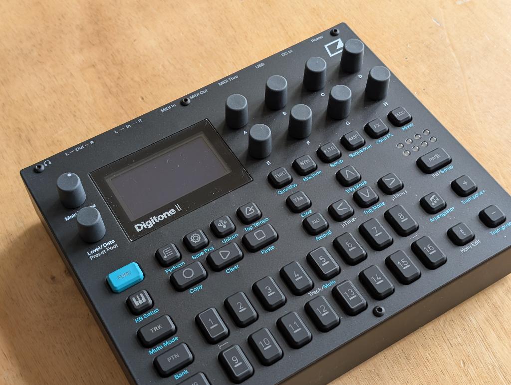 Digitone 2 | Zo goed als nieuw | Met vilt cover, Ophalen of Verzenden, Zo goed als nieuw, Overige aantallen, Overige merken