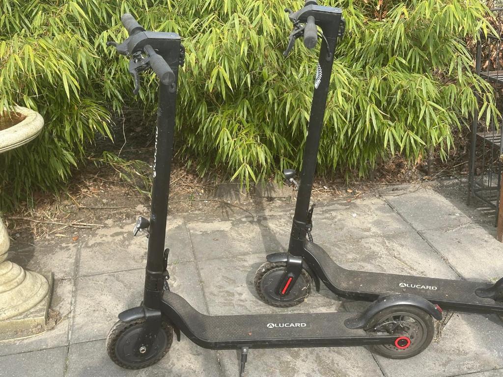 Alucard Electrische step 2 stuks, Fietsen en Brommers, Steps, Ophalen, Gebruikt, Elektrische step (E-scooter), Overige merken