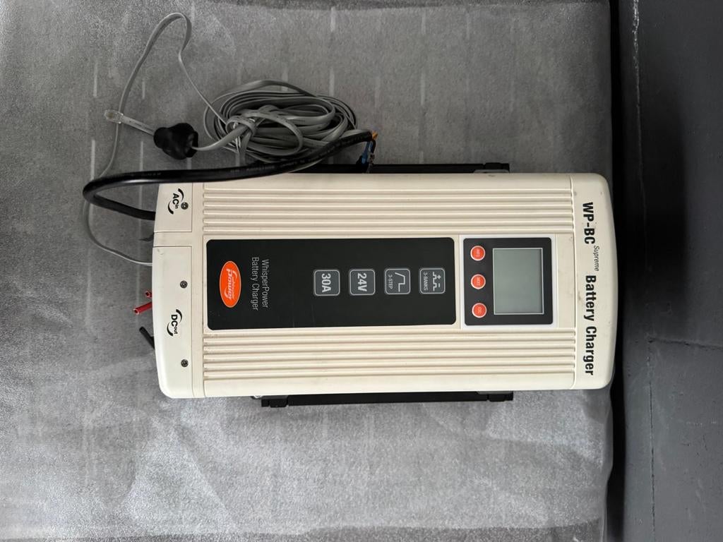 WhisperPower WP-BC 24V 30A Acculader - 3 Uitgangen, Ophalen of Verzenden, Gebruikt, Universele onderdelen