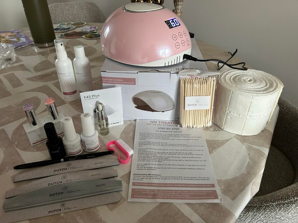 Dutch Nail Cosmetics startersset met extra kleuren, Gebruikt, Ophalen of Verzenden, Handen en Nagels, Make-up