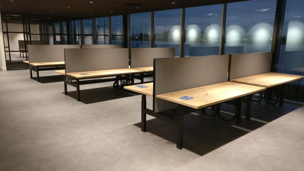 Duo elektrisch Zit-Sta Bureau (showmodel), Metaal, In hoogte verstelbaar, Nieuw, Ophalen of Verzenden