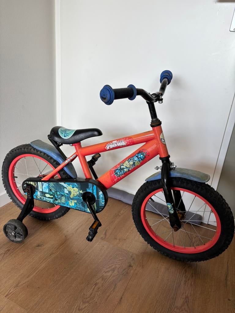 16.Inch Spider-Man Kinderfiets met Zijwieltjes, Ophalen of Verzenden, Zo goed als nieuw, 16 tot 20 inch, Zijwieltjes
