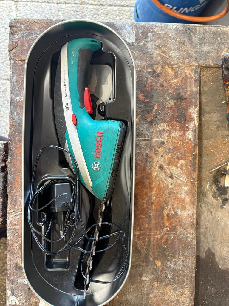 Bosch Isio 3.6V draadloze heggenschaar met oplader, Ophalen of Verzenden, Gebruikt, Accu