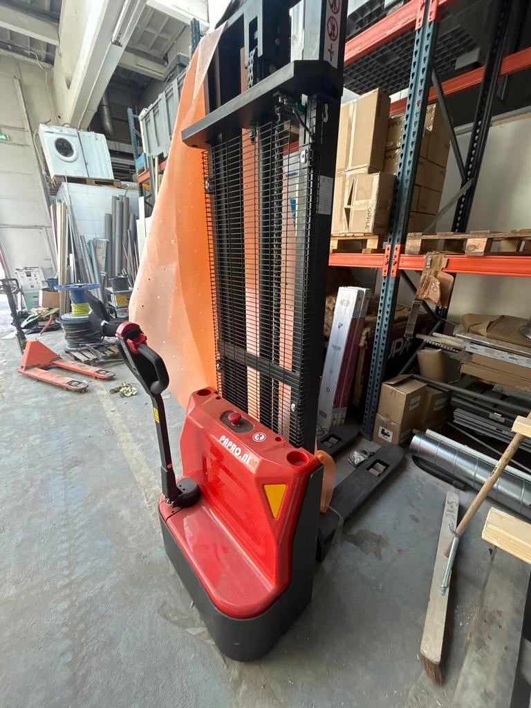 Stapelaar zo goed als nieuw, Zakelijke goederen, Machines en Bouw | Heftrucks en Intern transport, 1000 tot 2000 kg, Ophalen, Elektrisch