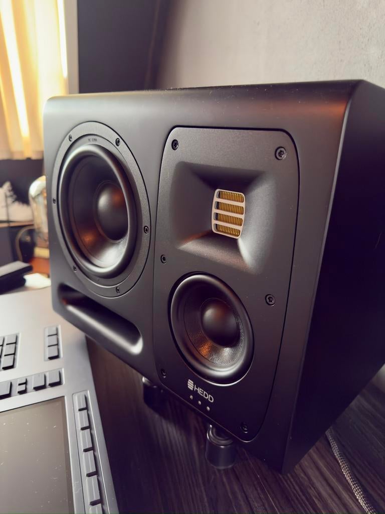 Te koop aangeboden: Hedd type20 mk2, Zo goed als nieuw, 120 watt of meer, Front, Rear of Stereo speakers, Ophalen