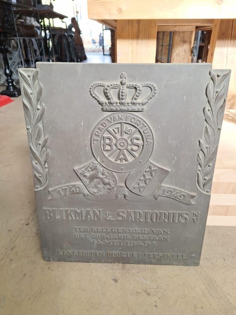 herdenking plaat uit amsterdam uit 1949, Antiek en Kunst, Antiek | Koper en Brons, Brons, Ophalen of Verzenden