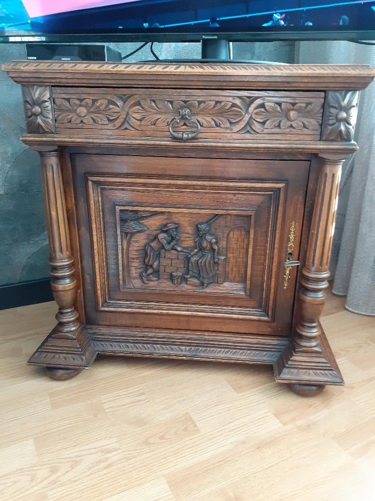 Antieke Mechelse eiken kast, Ophalen