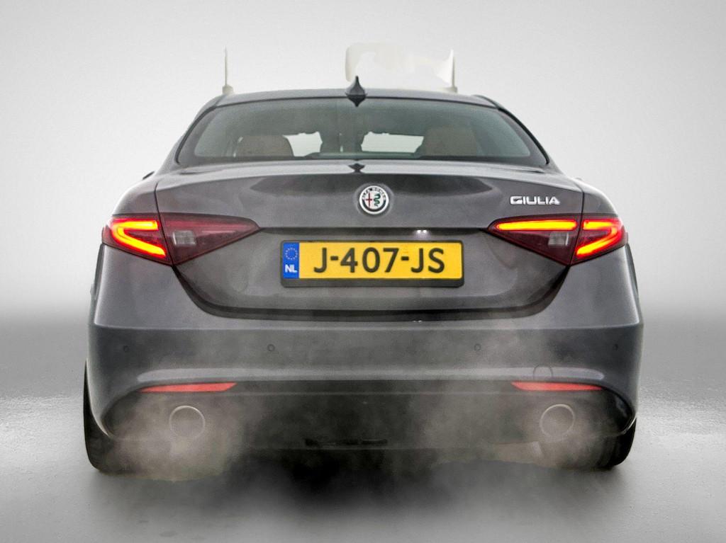 Alfa Romeo Giulia 2.0T Super | Trekhaak | Memory stoelen | P, Automaat, Achterwielaandrijving, Euro 6, 4 cilinders