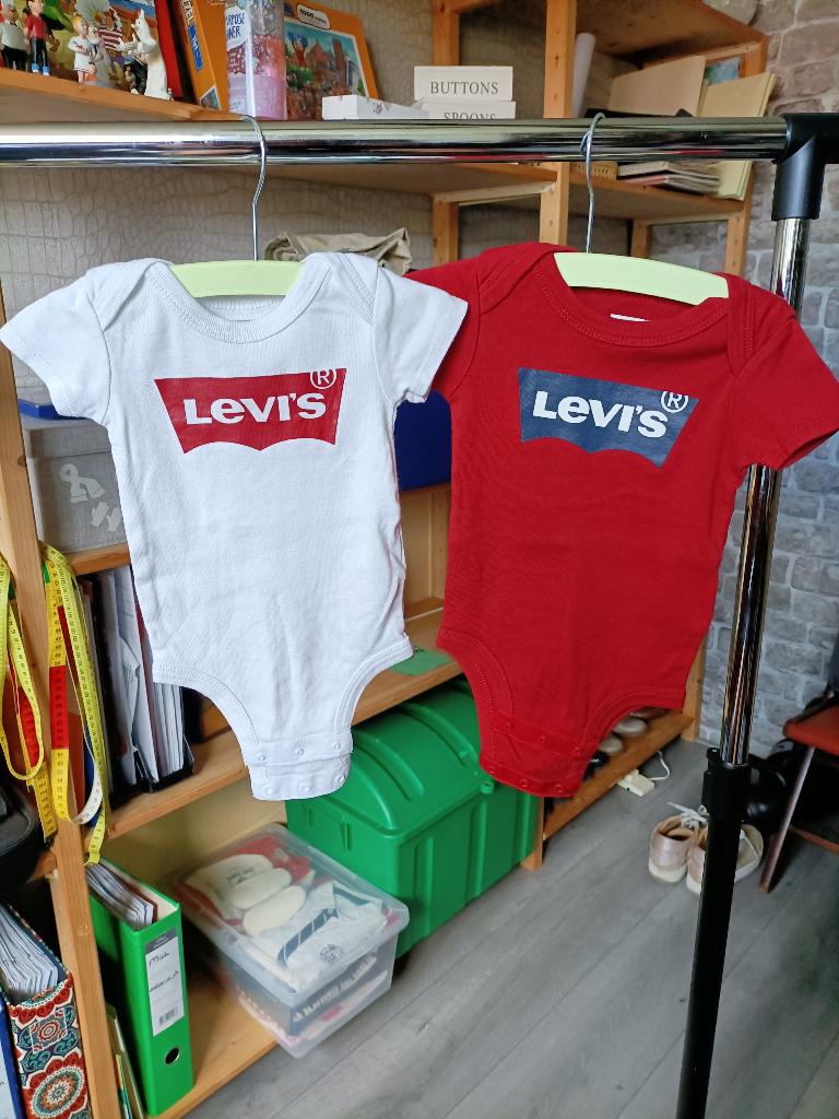 Levi's rompers maat 62, Nacht- of Onderkleding, Jongetje of Meisje, Ophalen of Verzenden, Zo goed als nieuw