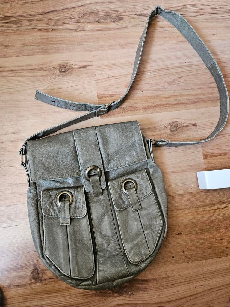 Sticks and Stones olijfgroene schoudertas van leer, Sieraden, Tassen en Uiterlijk, Tassen | Damestassen, Ophalen of Verzenden