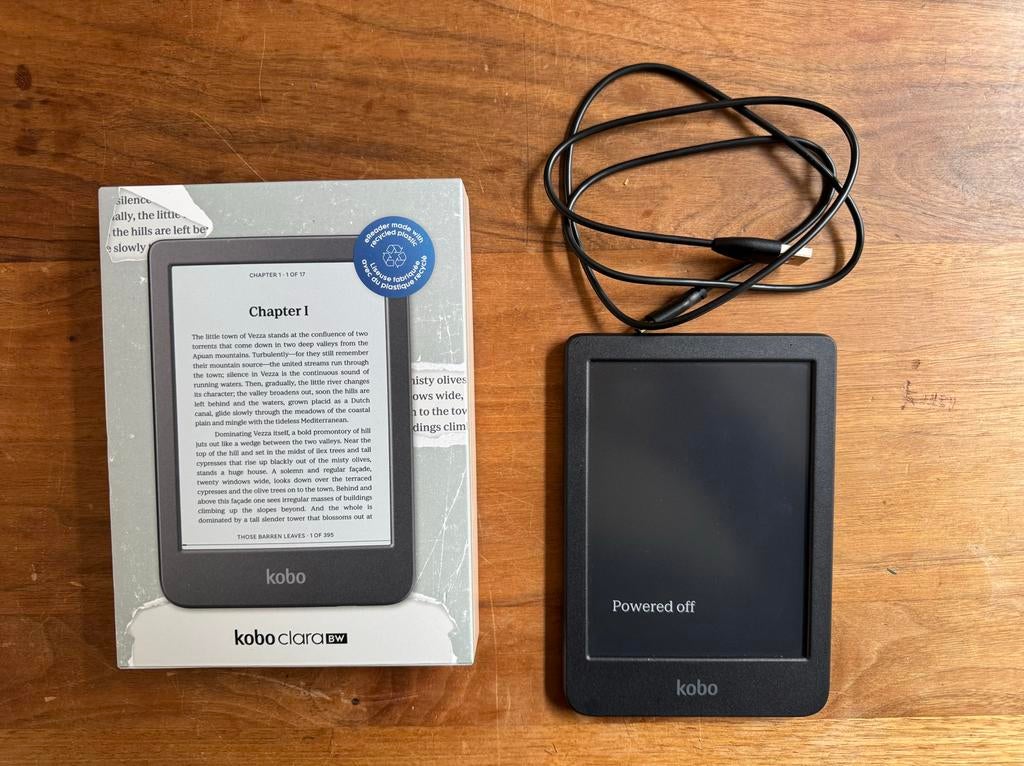 Kobo Clara BW e-reader met doosje en oplaadsnoer, Computers en Software, E-readers, Ophalen of Verzenden, Zo goed als nieuw, 16 GB of meer