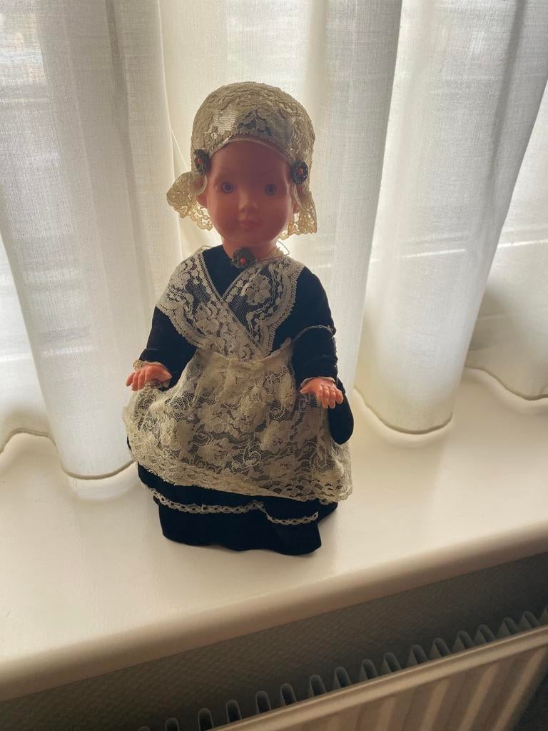 Antieke klederdracht pop, Antiek en Kunst, Ophalen of Verzenden