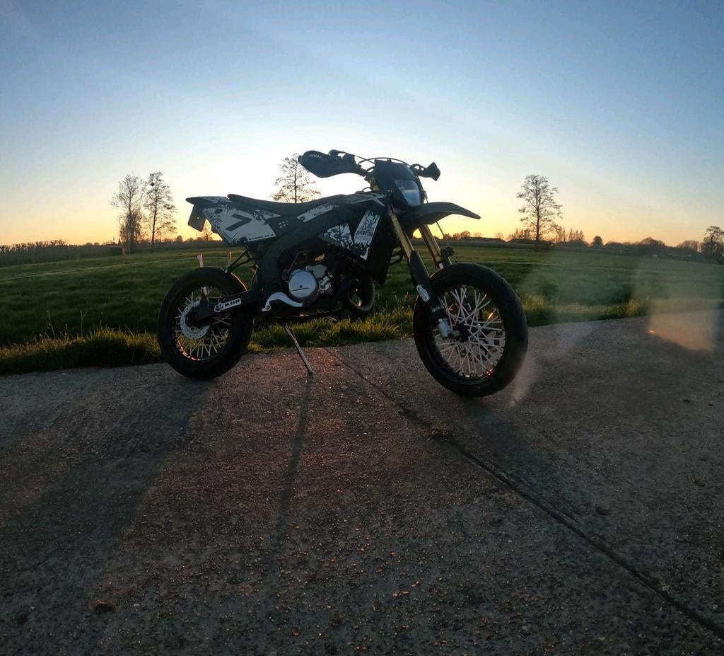 Rieju MRX 50 Pro, Fietsen en Brommers, Brommers | Derbi, Ophalen, Zo goed als nieuw