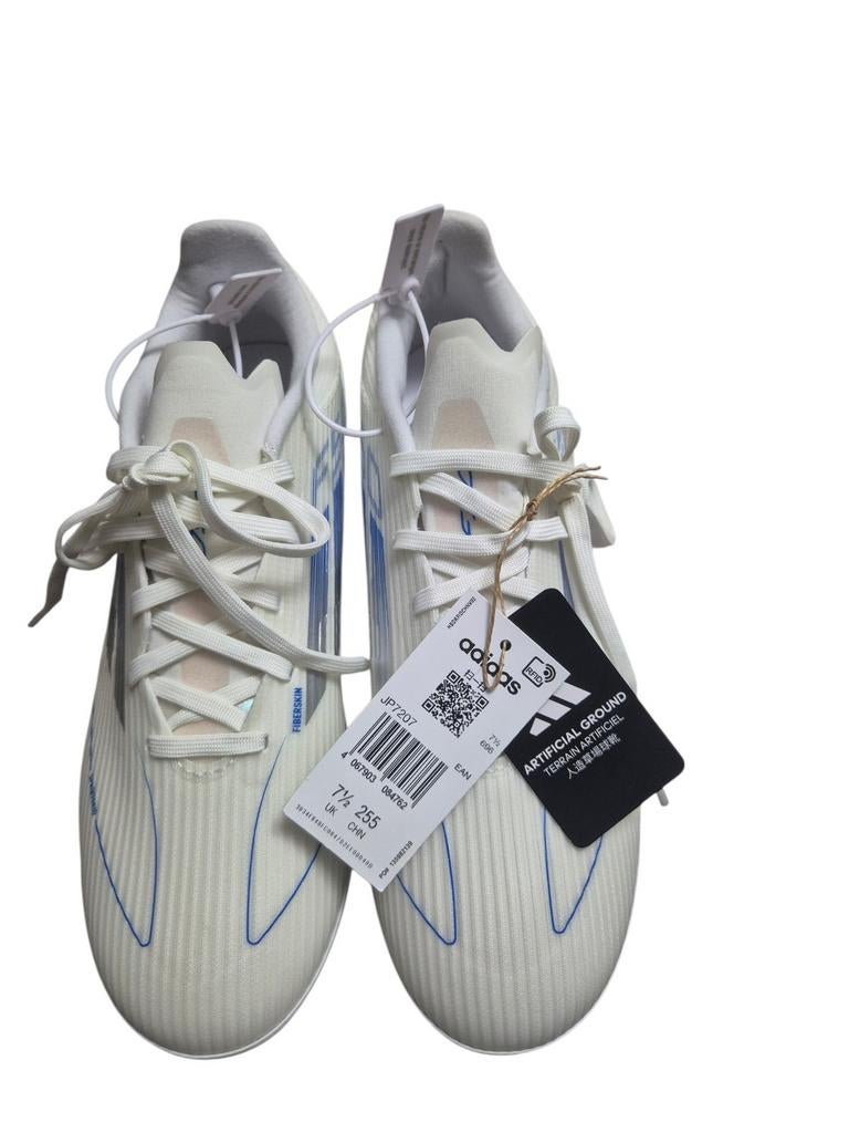 Nieuwe Adidas F50 Voetbalschoenen met Veters Maat 41,5, Maat XS of kleiner, Ophalen of Verzenden, Nieuw, Schoenen