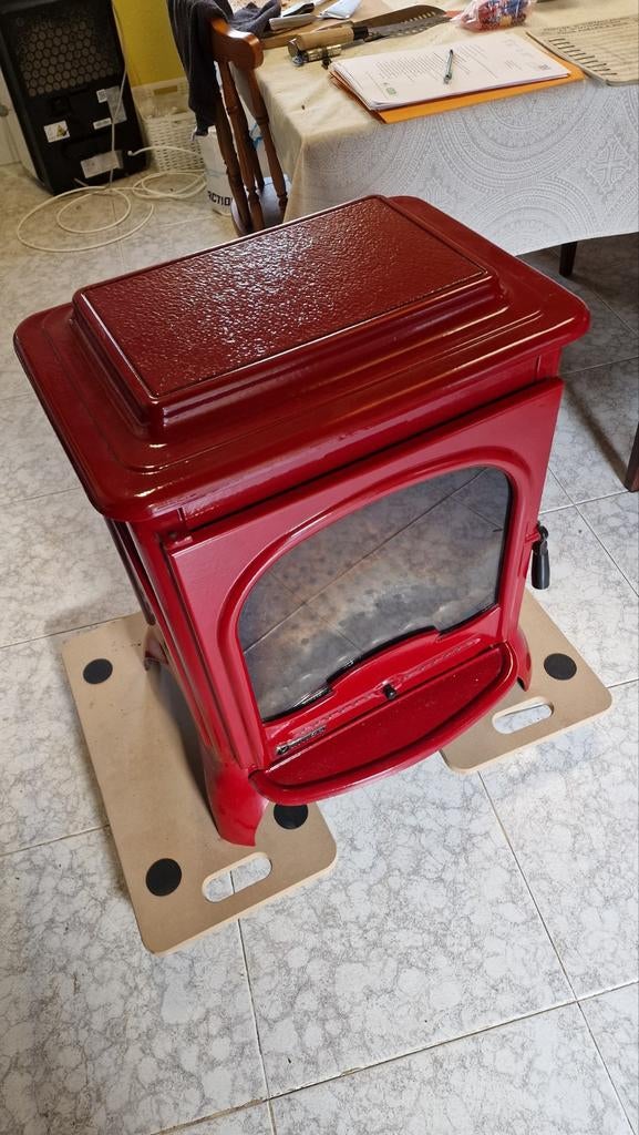 Prachtige Rode Emaille  Invicta Seville Houtkachel (7kW), Huis en Inrichting, Kachels, Ophalen, Houtkachel, Zo goed als nieuw