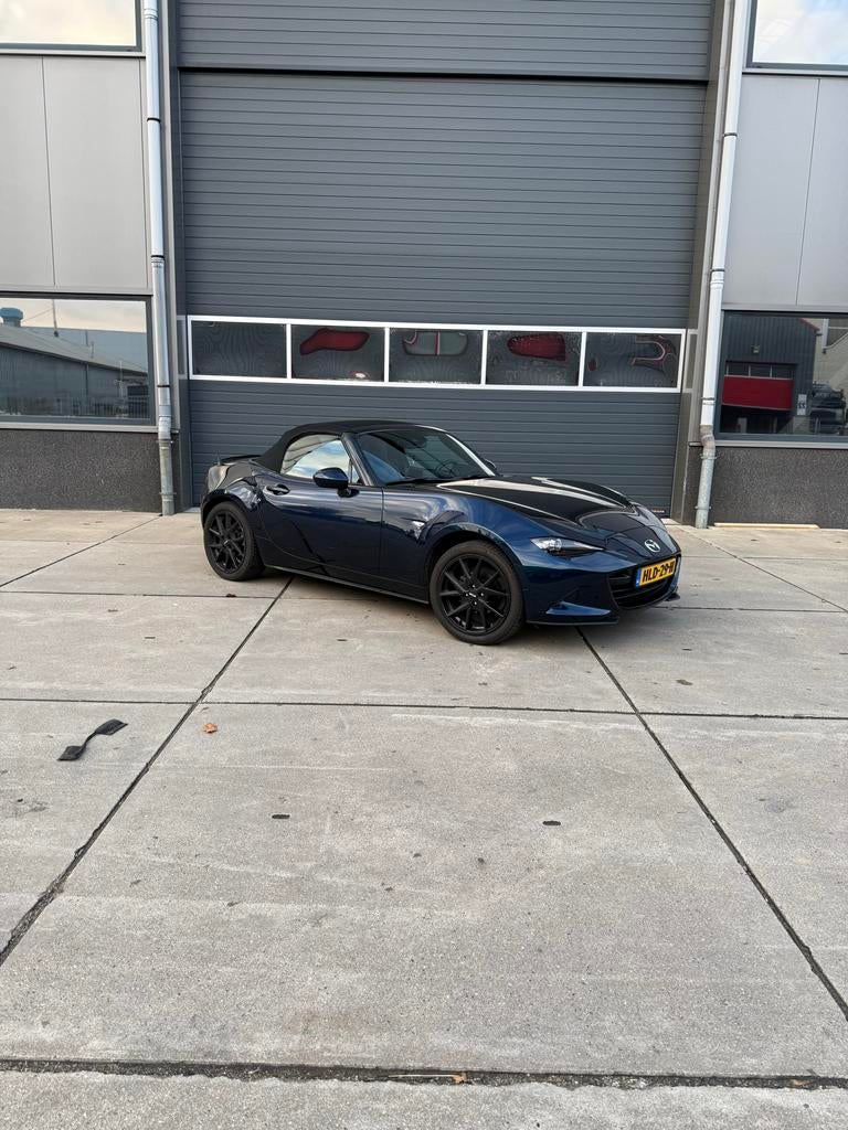 Mazda MX-5 1.5 Skyactiv-g 132pk 2023 luxurly line UNIEK!, Auto's, Mazda, Achterwielaandrijving, 4 cilinders, Cabriolet, Blauw