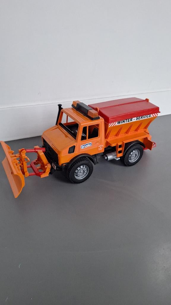 Bruder sneeuwschuiver/strooiwagen, Ophalen of Verzenden, Zo goed als nieuw