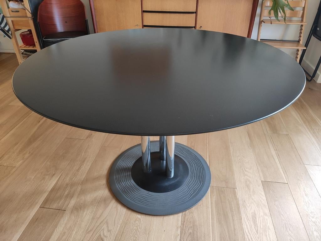 Leolux Trias tafel, rond en zwart, 120 cm, Huis en Inrichting, Tafels | Statafels, Ophalen