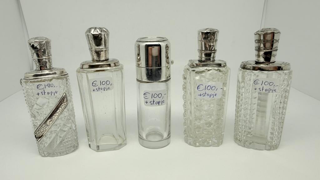 5 antieke parfumflesjes met écht zilveren dop en stopje, Verzenden, Gebruikt, Parfumfles