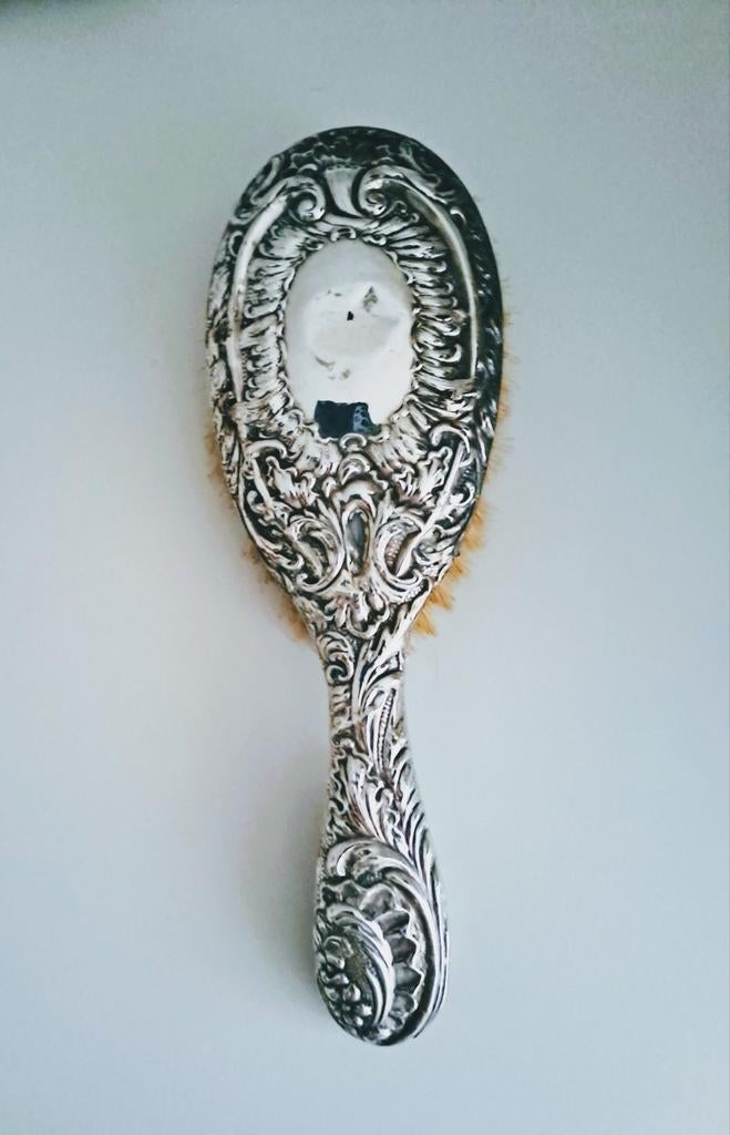 Oude zilveren bewerkte borstel, Antiek en Kunst, Antiek | Goud en Zilver, Ophalen of Verzenden