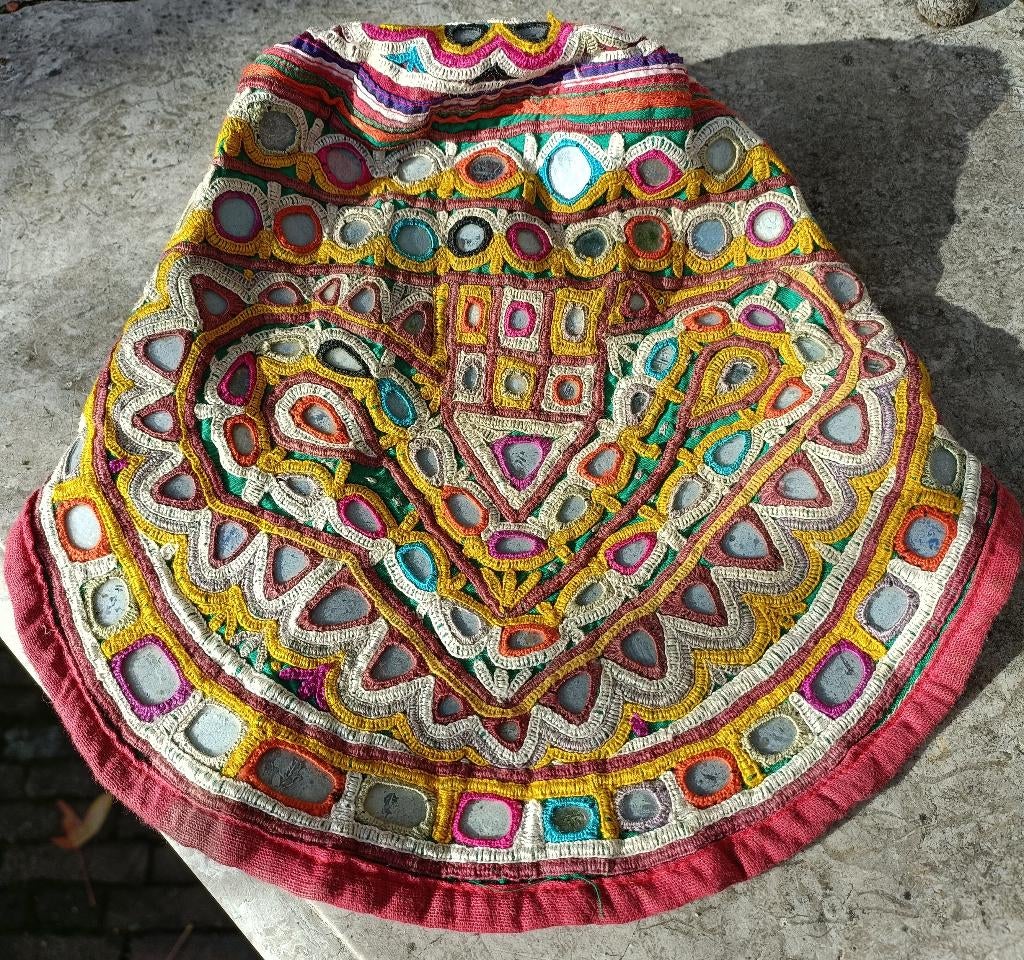 Hand geborduurde muts KUTCH stam India mid century (I14), Ophalen of Verzenden, Nieuw, Handborduren, Overige typen