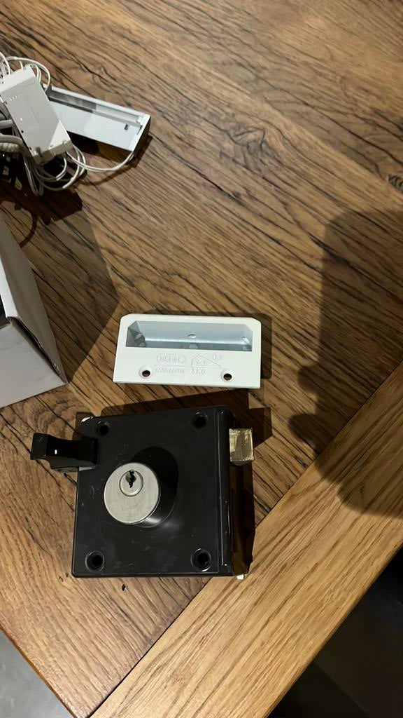 Cilinder oplegslot 4154, Ophalen, Zo goed als nieuw, Slot