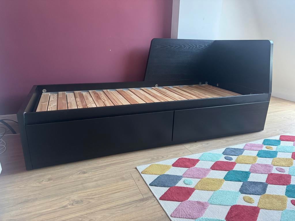 Zwart houten bedframe - 1-2 persoons Ikea Flekke bedbank, Huis en Inrichting, Slaapkamer | Bedden, Eenpersoons, Zwart, Ophalen of Verzenden