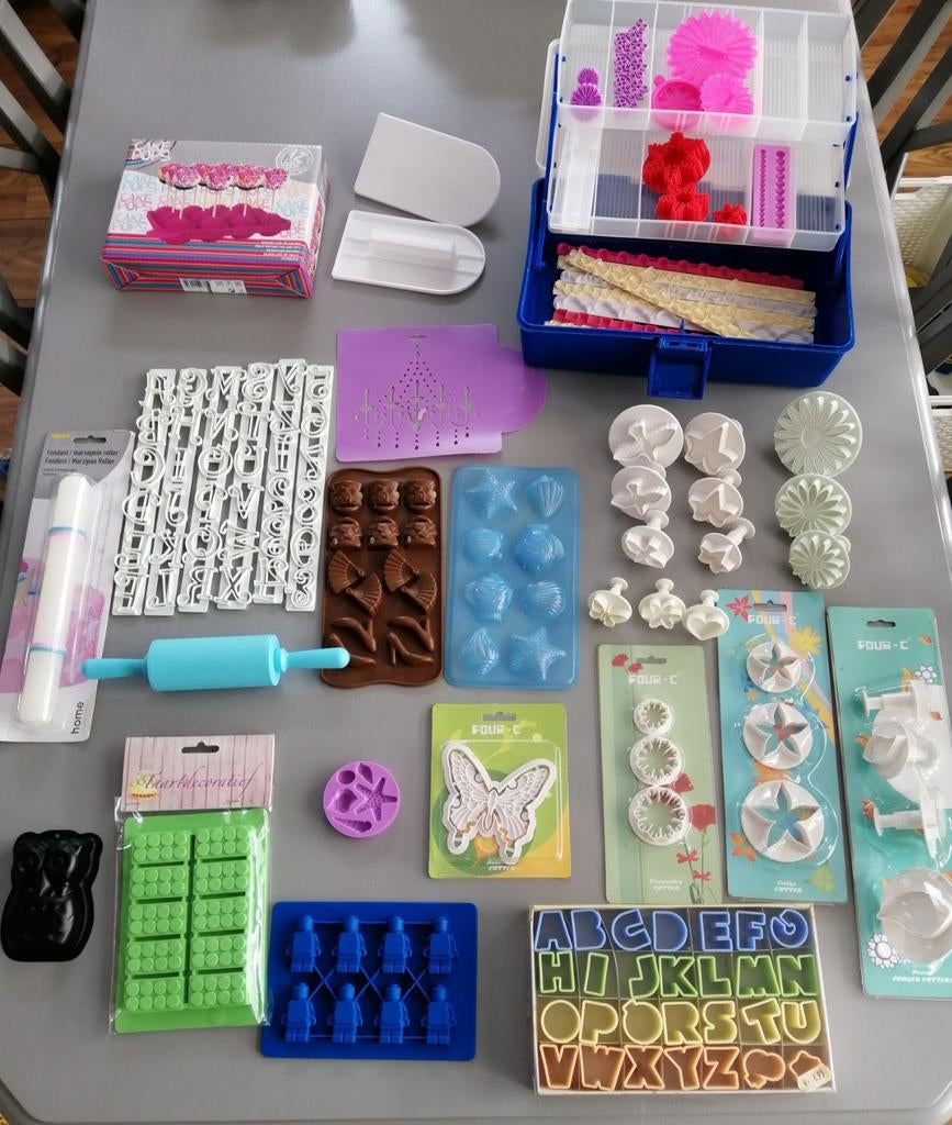 Pakket materialen taarten en cupcakes decoreren, Ophalen of Verzenden, Zo goed als nieuw, Taarten of Cupcakes, Versiering