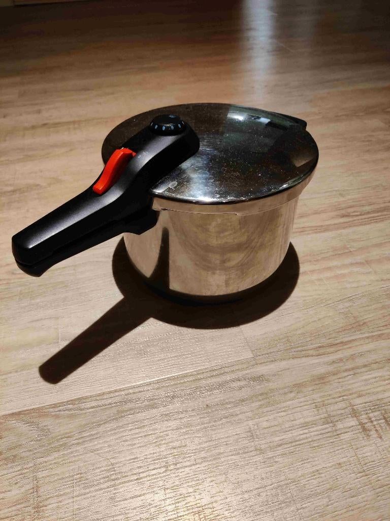 Tomado Snelkookpan - 6 Liter - Inox 18/10 (RVS), Gebruikt, Rvs, Keramische plaat, Ophalen