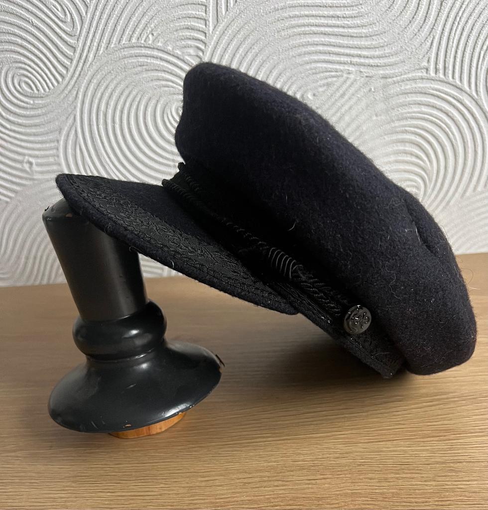 Originele zwarte schipperspet. 52 cm., Ophalen of Verzenden, Zo goed als nieuw, Zwart, Overige typen