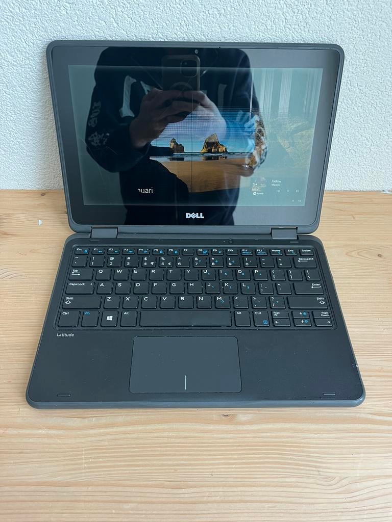 Dell laptop, Latitude 3189, Computers en Software, Windows Laptops, Gebruikt, Qwerty, Met touchscreen, Ophalen of Verzenden